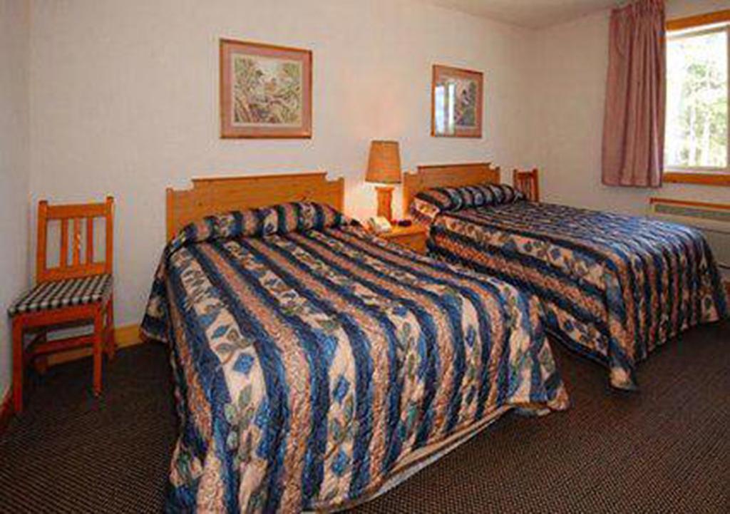 The Pinewood Lodge Au Gres Room photo