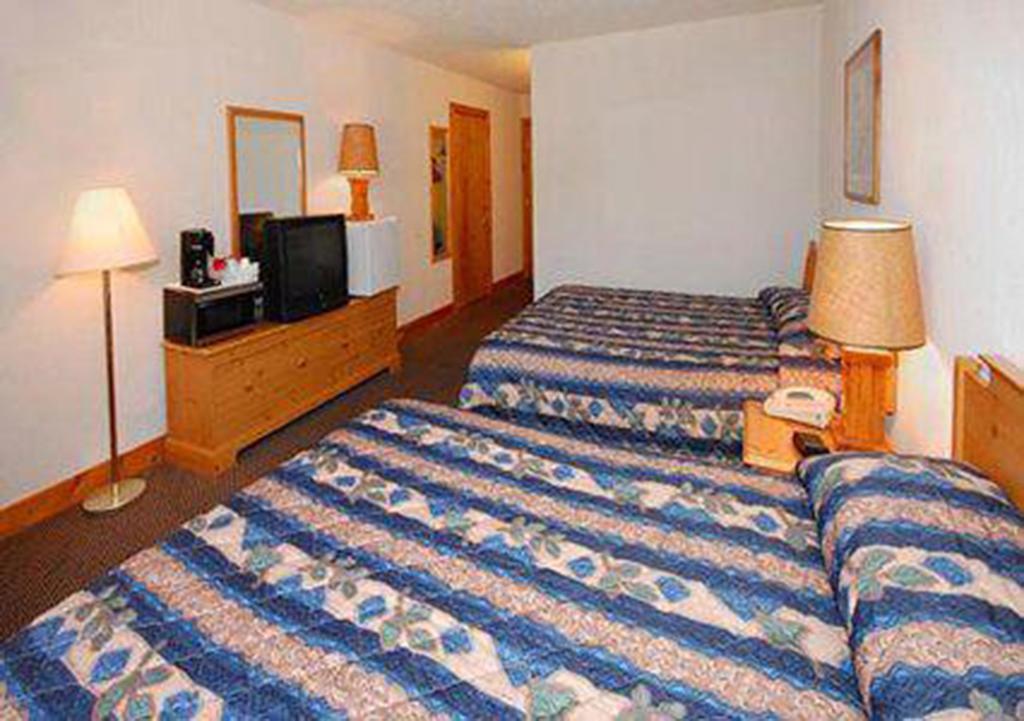 The Pinewood Lodge Au Gres Room photo