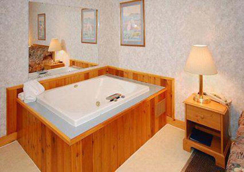 The Pinewood Lodge Au Gres Room photo