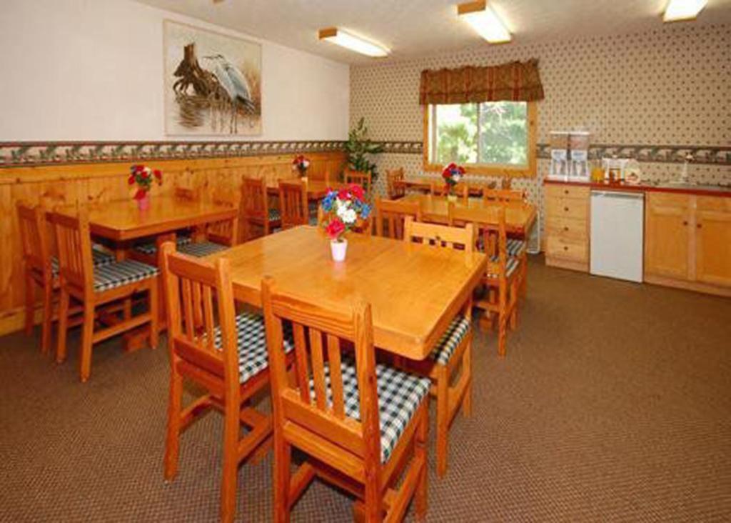 The Pinewood Lodge Au Gres Exterior photo